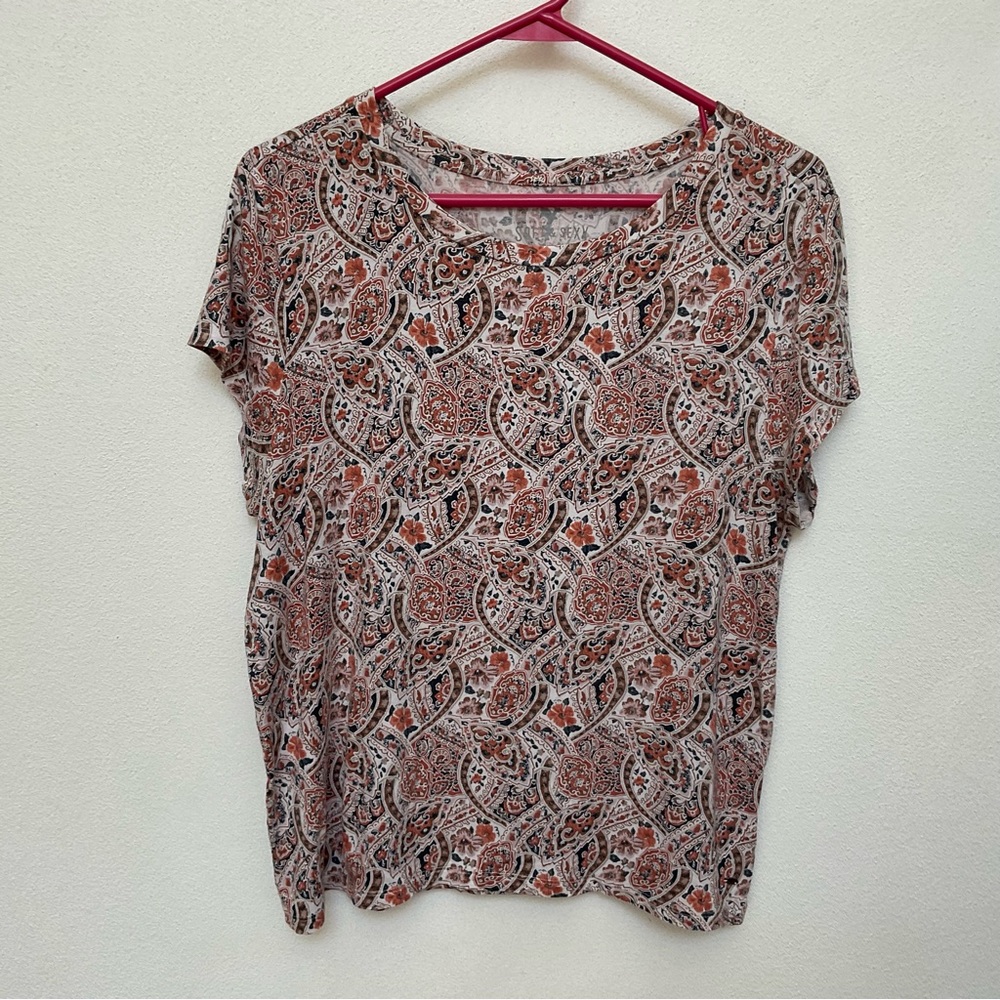 American Eagle Soft and Sexy Red, Brown Patterned T-Shirt Size Large Stretchy